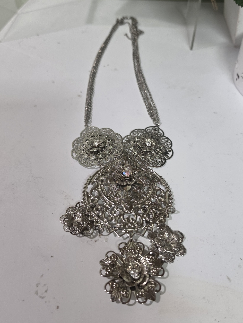 TRUE VINTAGE Silver VICTORIAN Floral Filigree Statement Necklace W AB crystals - Picture 8 of 10